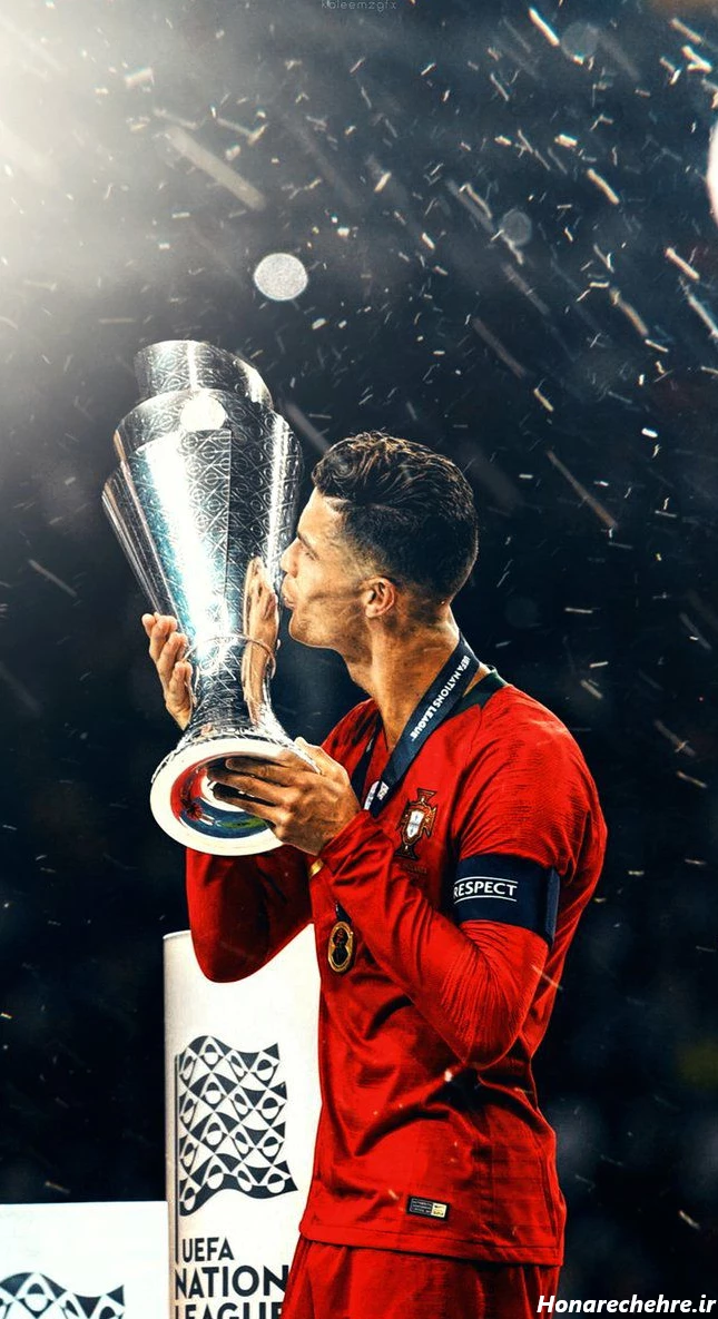 عکس رونالدو با جام لیگ ملت ها