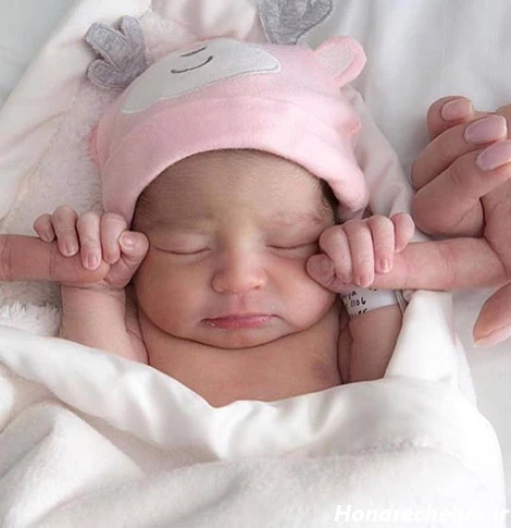 عکس دختر بچه چشم آبی