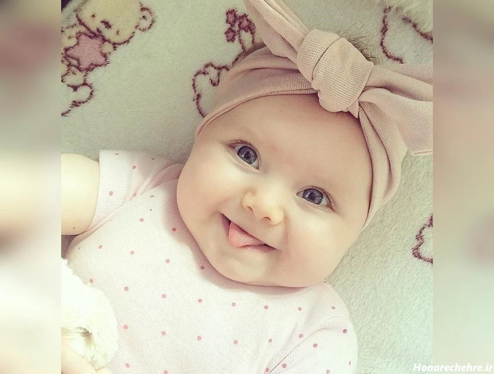 عکس دختر بچه چشم آبی
