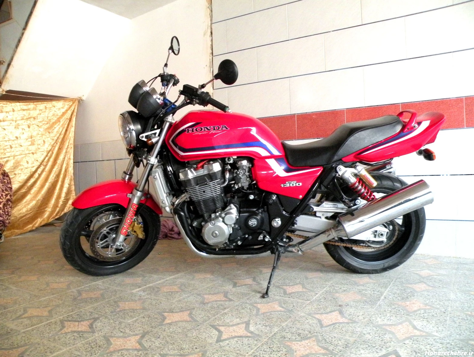 عکس موتور سی بی ۱۳۰۰ آبی