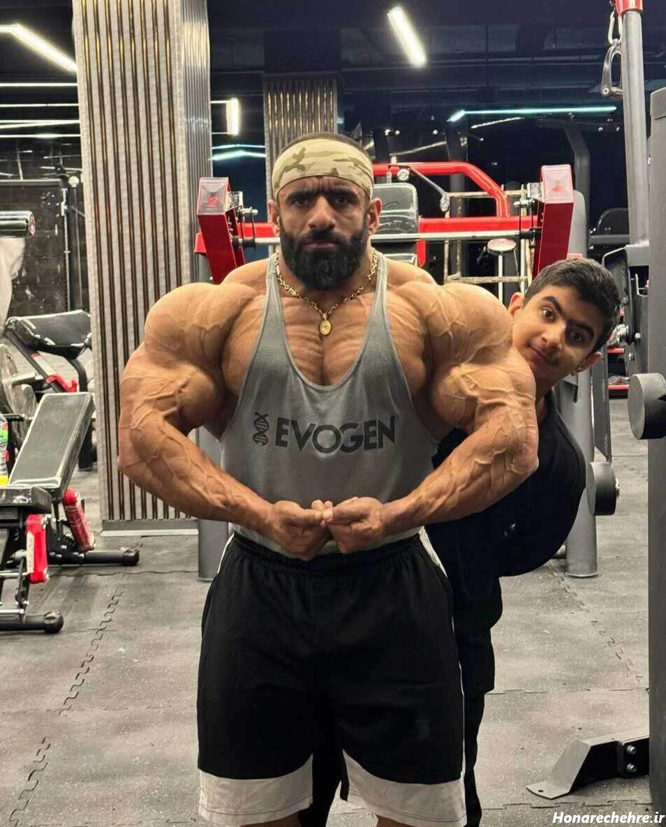 عکس هادی چوپان با آرنولد