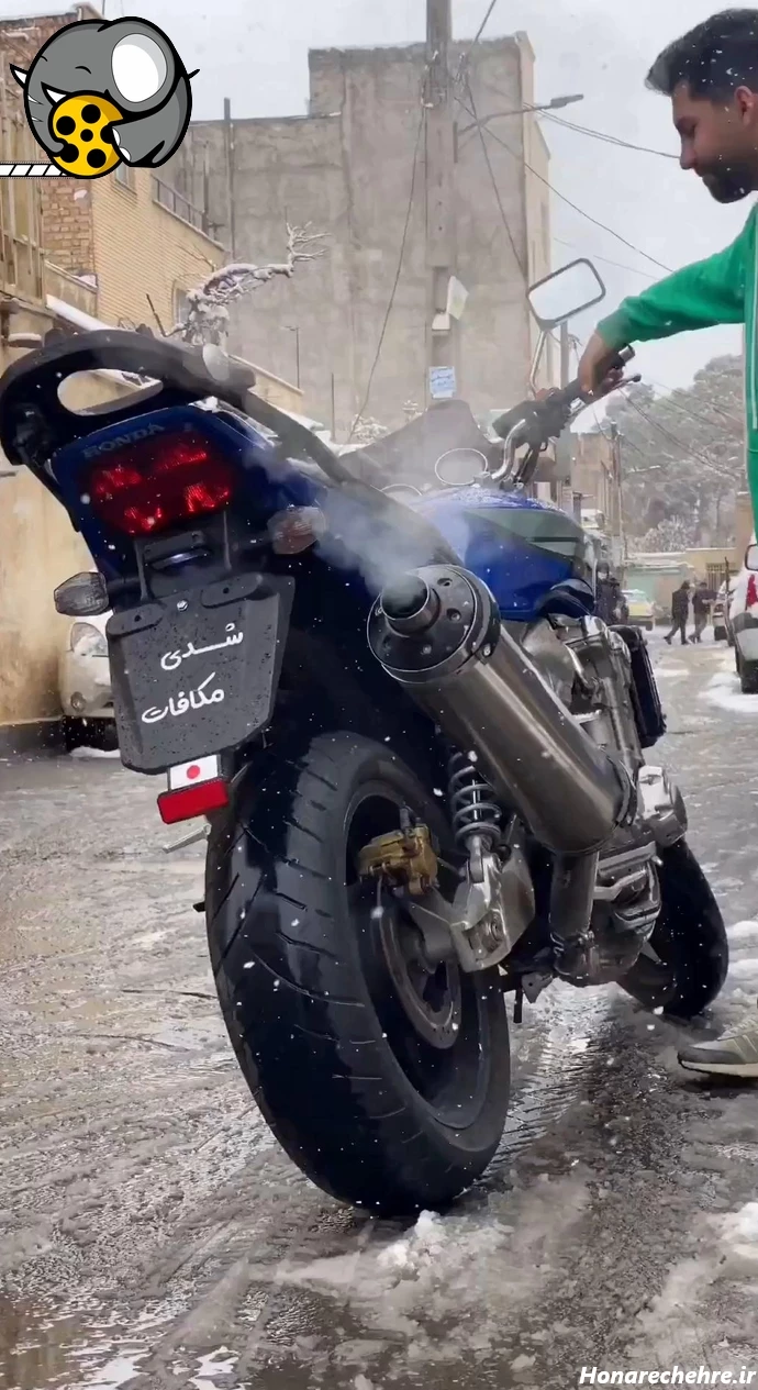 عکس سیبی ۱۳۰۰ برای پروفایل