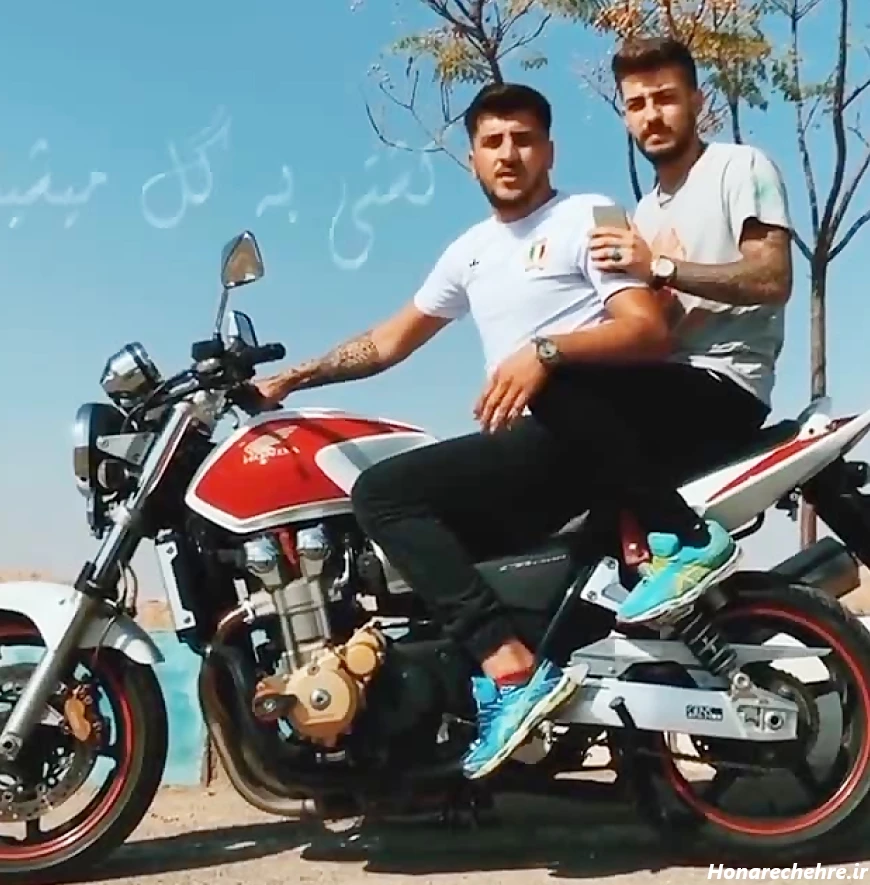 عکس موتور سی بی ۱۳۰۰ آبی