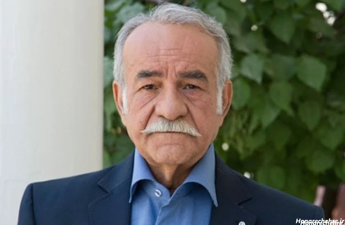 عکس پیر مرد با عصا