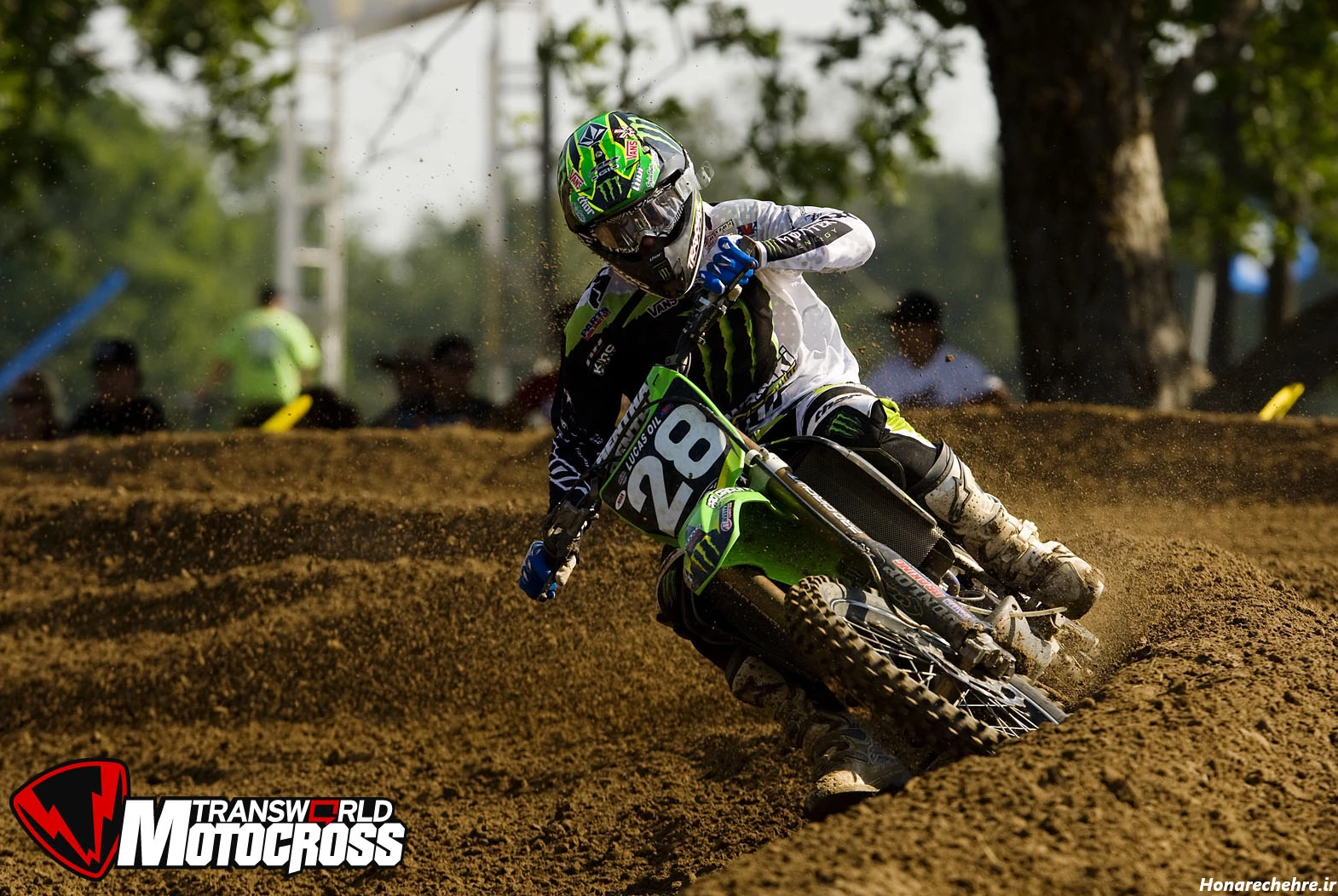 ژست عکس با موتور هوندا 125