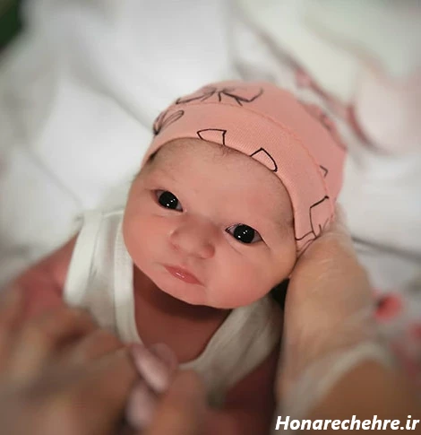 عکس دختر بچه چشم آبی