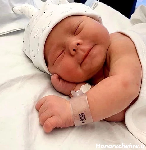 عکس دختر بچه چشم آبی