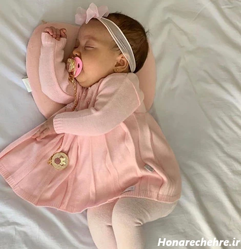 عکس دختر بچه چشم آبی