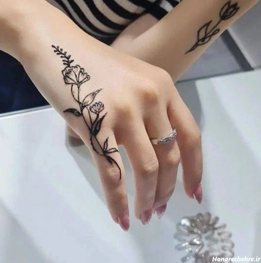 طرح حنا روی پا ساده و شیک