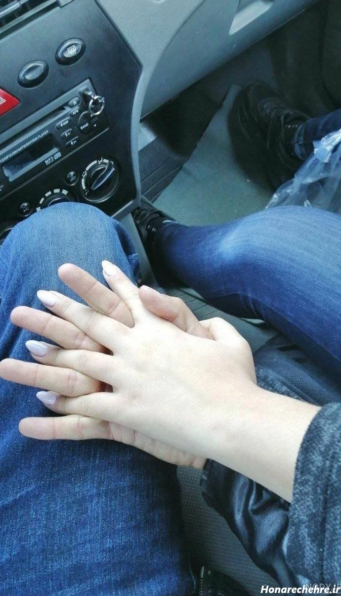 عکس دست دونفره تو ماشین پژو پارس