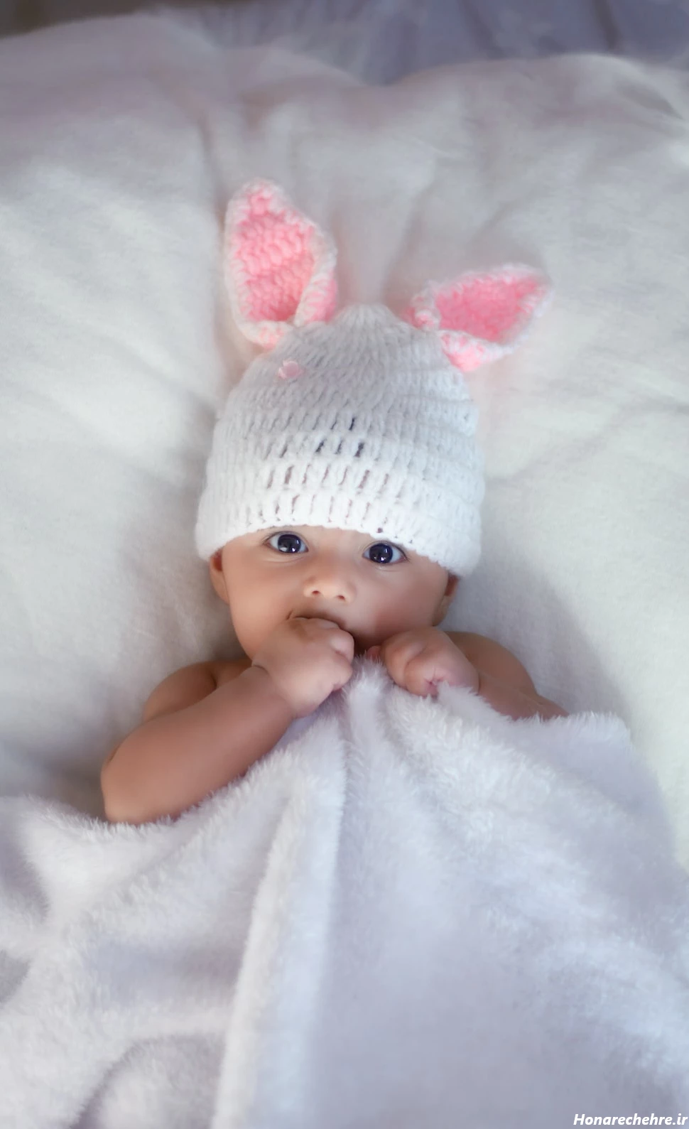 عکس دختر بچه چشم آبی