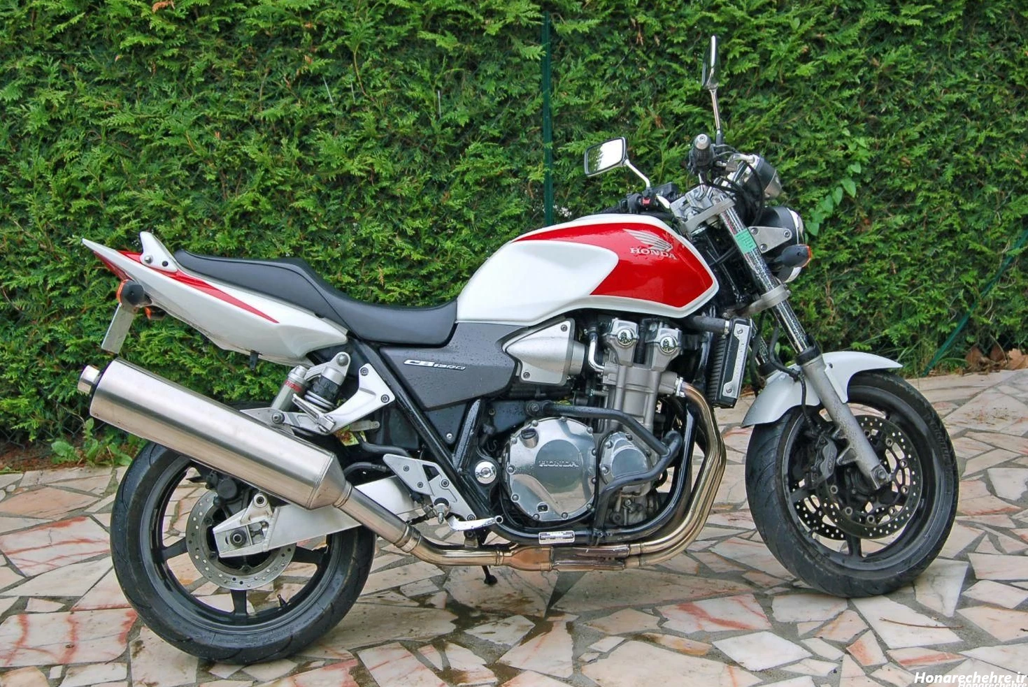 عکس موتور سی بی ۱۳۰۰ آبی