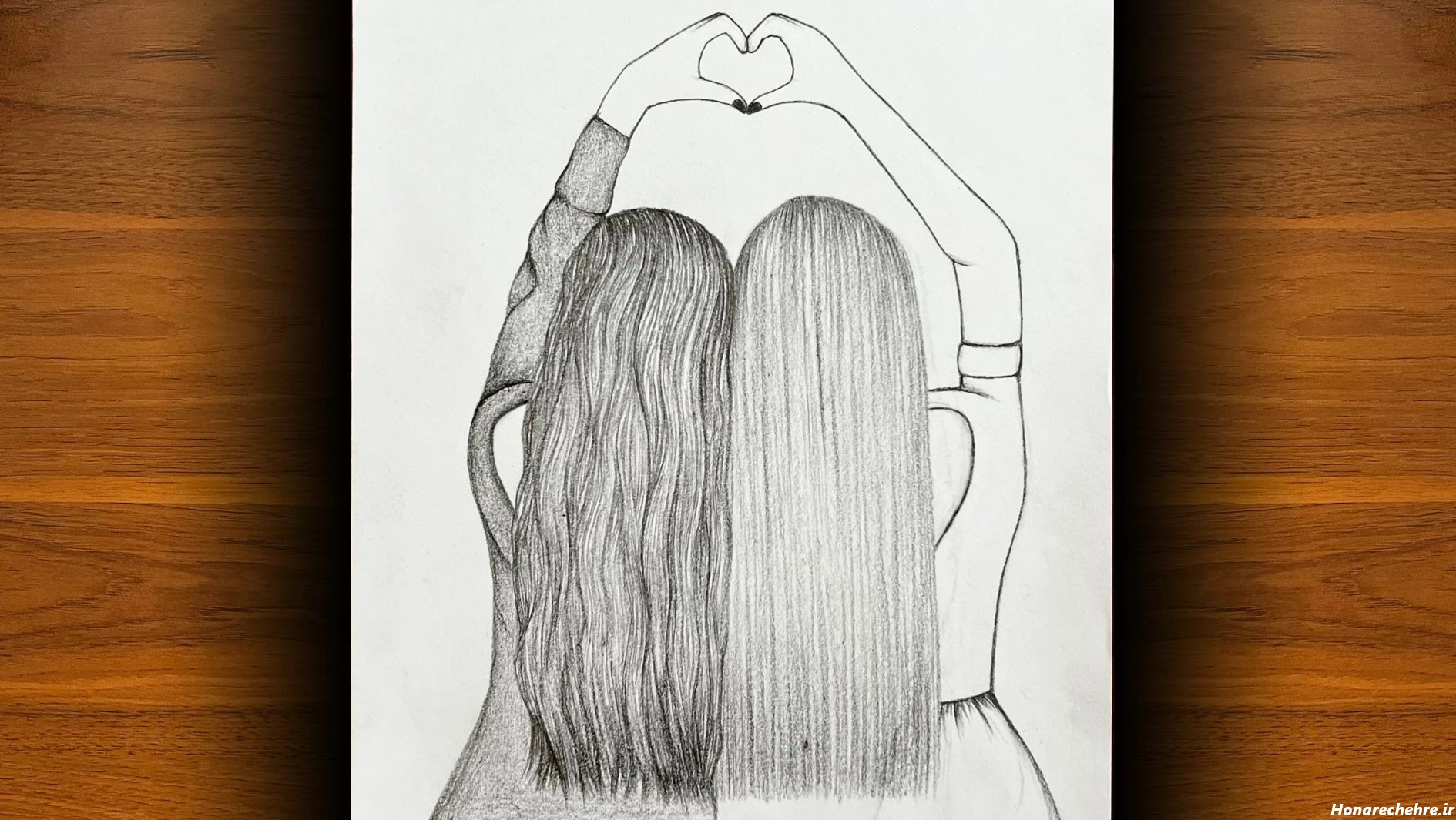 نقاشی سیاه قلم دختر از پشت