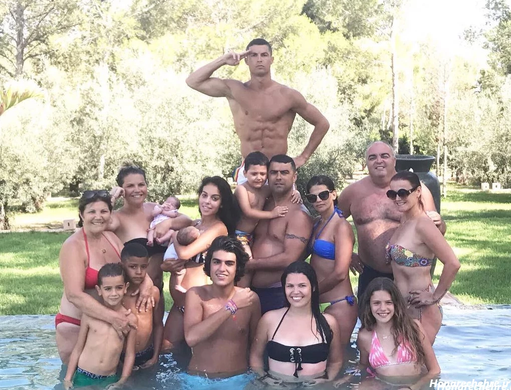 رونالدو و همسرش در ساحل