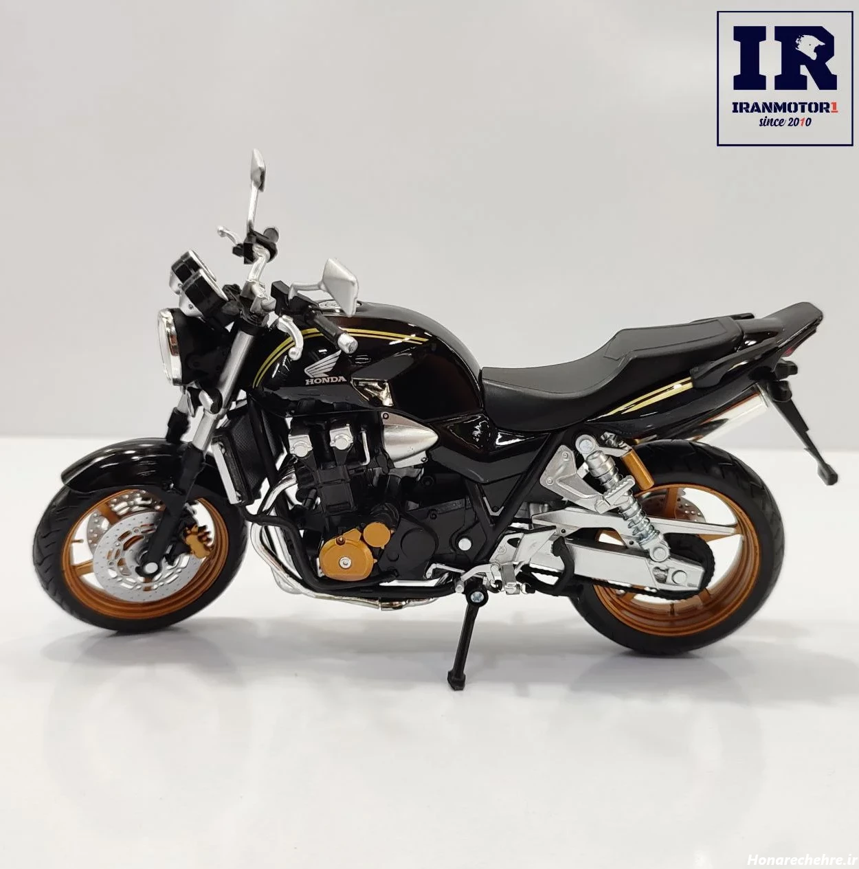 عکس موتور سی بی ۱۳۰۰ آبی