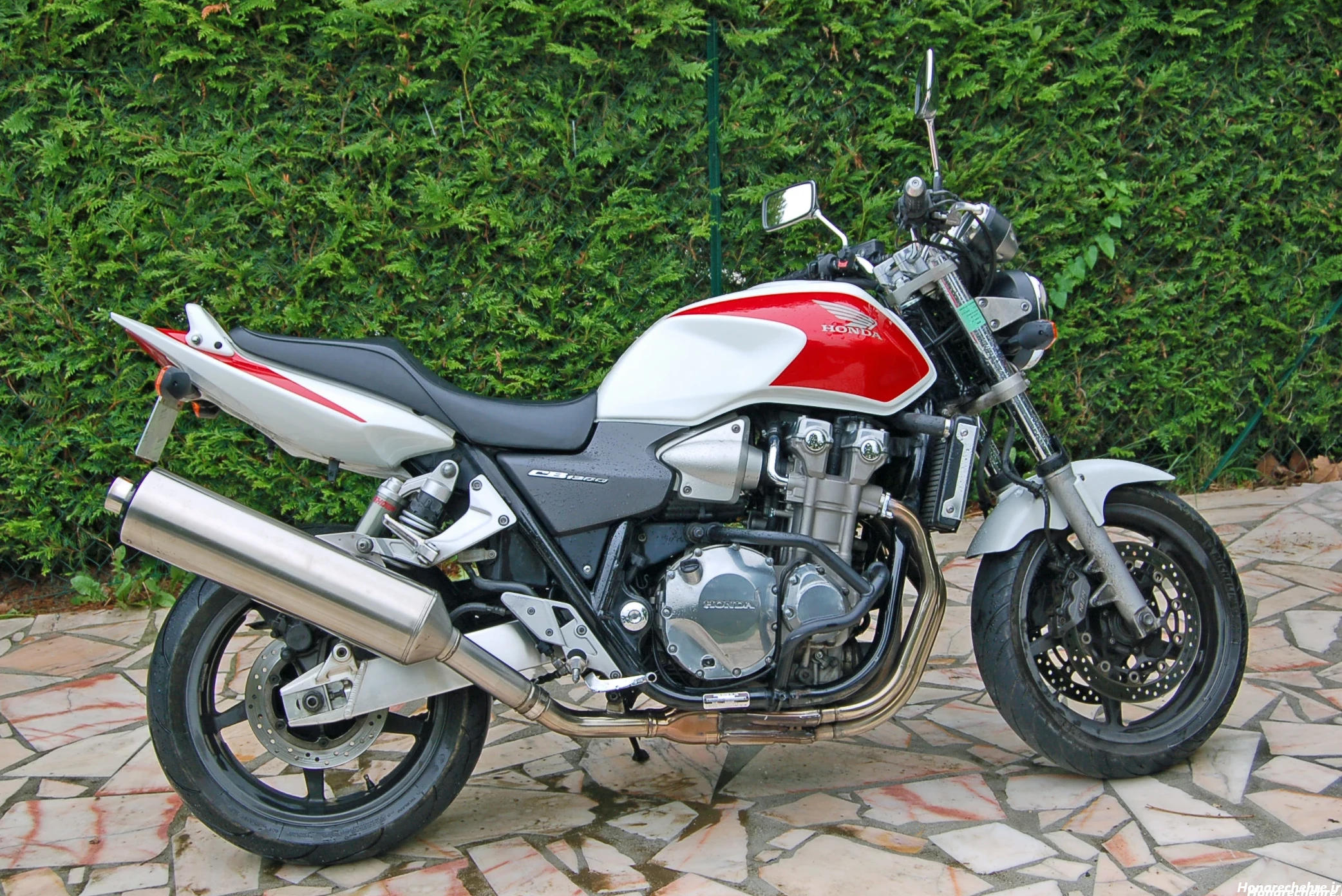 عکس سیبی ۱۳۰۰ برای پروفایل