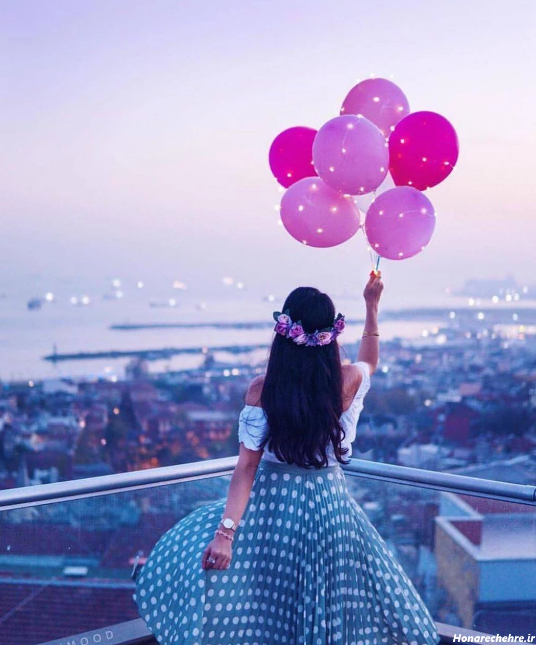 تصویر زمینه دخترانه شیک و باکلاس