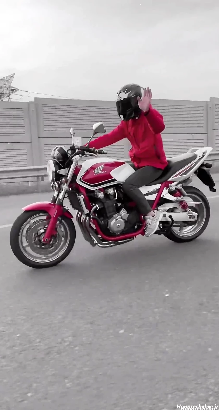 عکس سیبی ۱۳۰۰ برای پروفایل