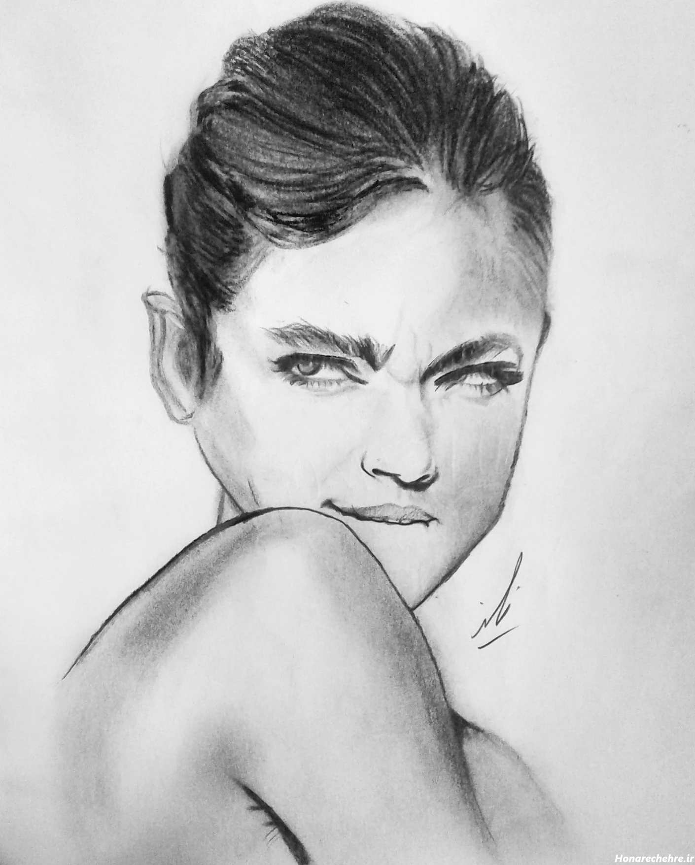 نقاشی سیاه قلم دختر از پشت