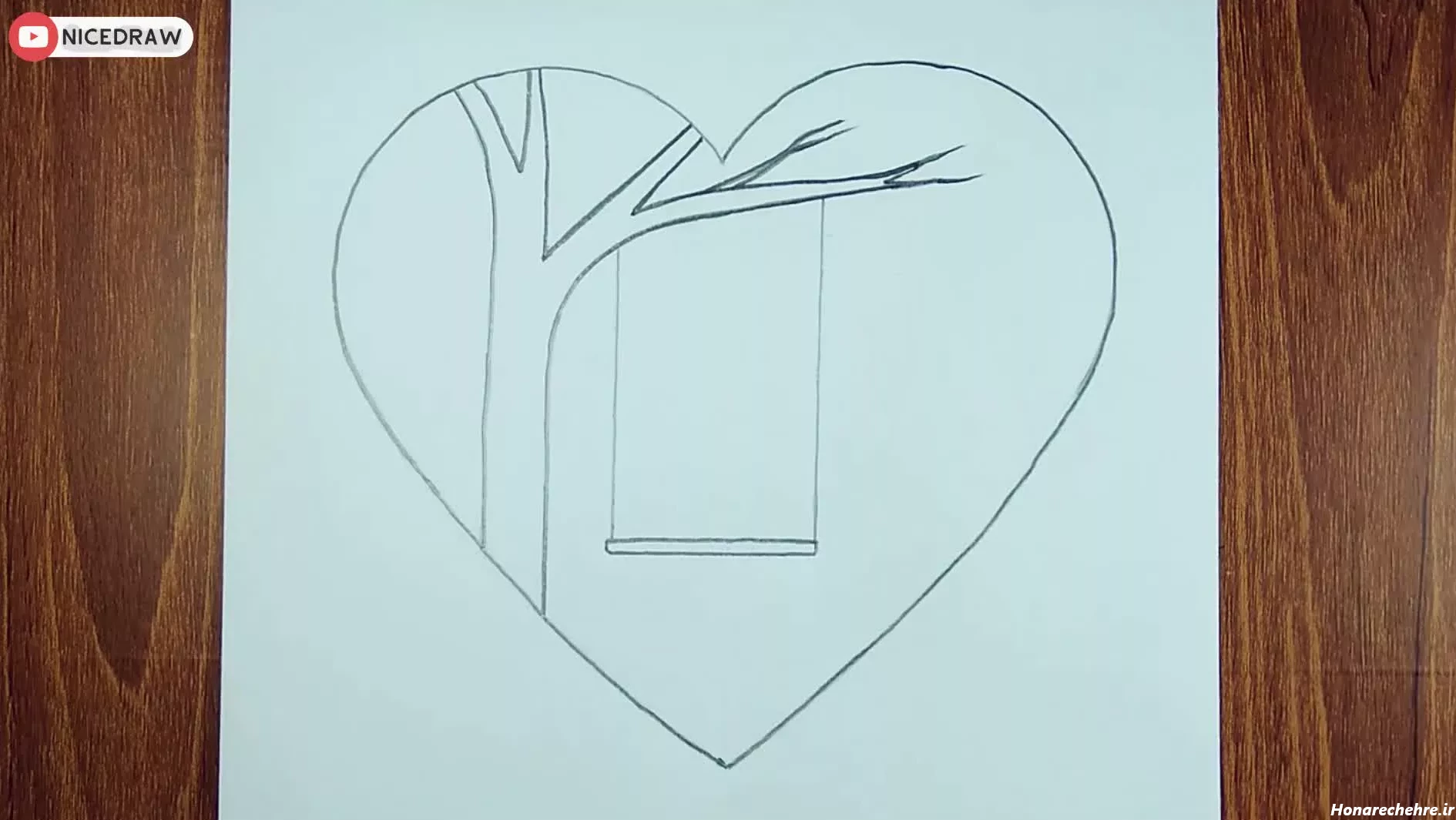 نقاشی سیاه قلم دختر از پشت