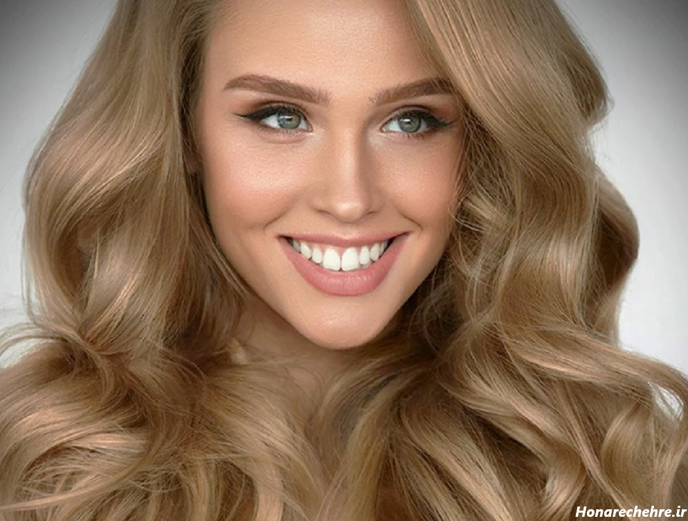 عکس دختر مو بلوند از پشت