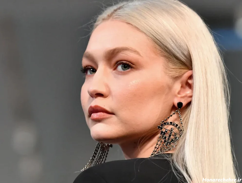 عکس دختر مو بلوند از پشت