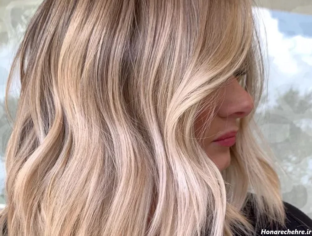 عکس دختر مو بلوند از پشت