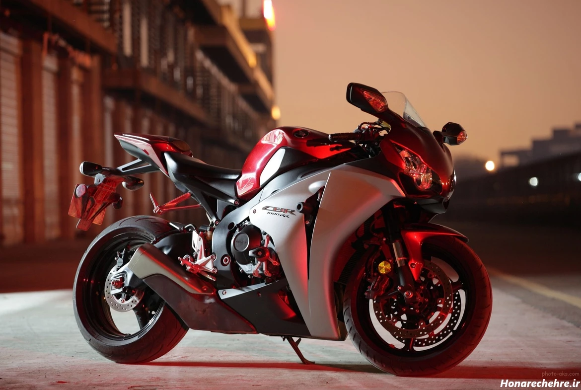 عکس سیبی ۱۳۰۰ برای پروفایل