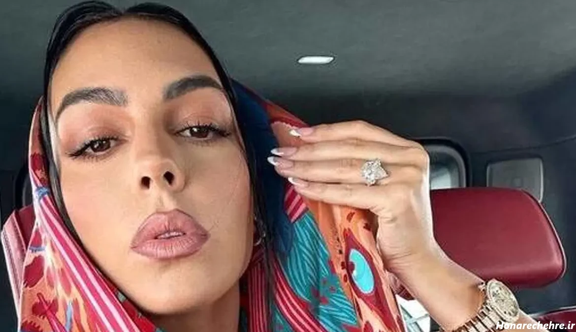 عکس بوسه رونالدو و همسرش در استخر