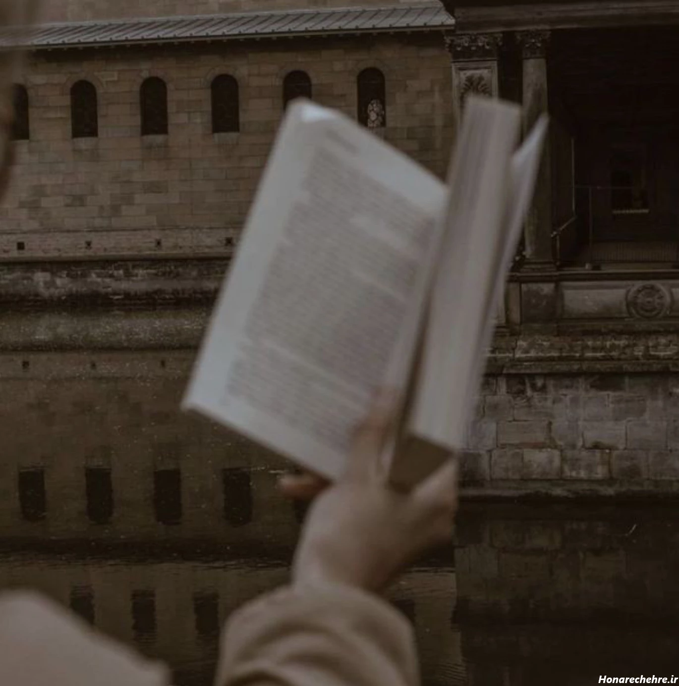 عکس کتاب ساده