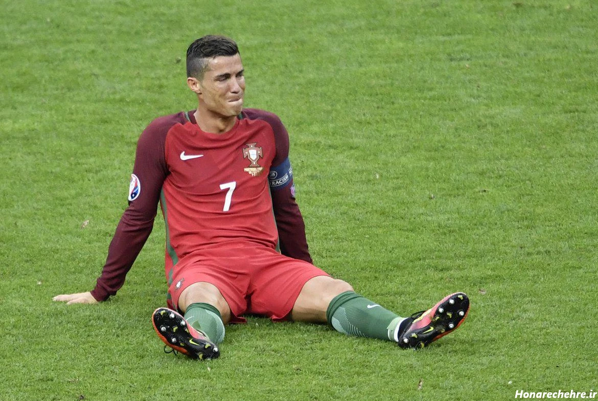 عکس رونالدو با جام لیگ ملت ها