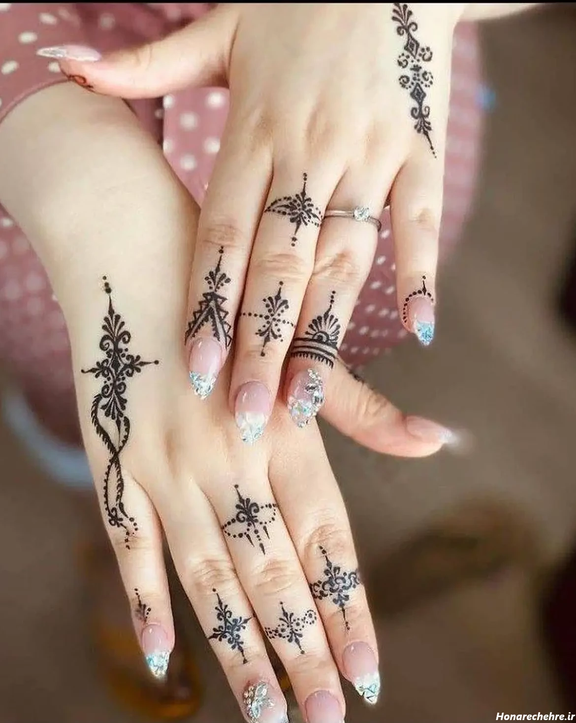 طرح حنا روی پا ساده و شیک