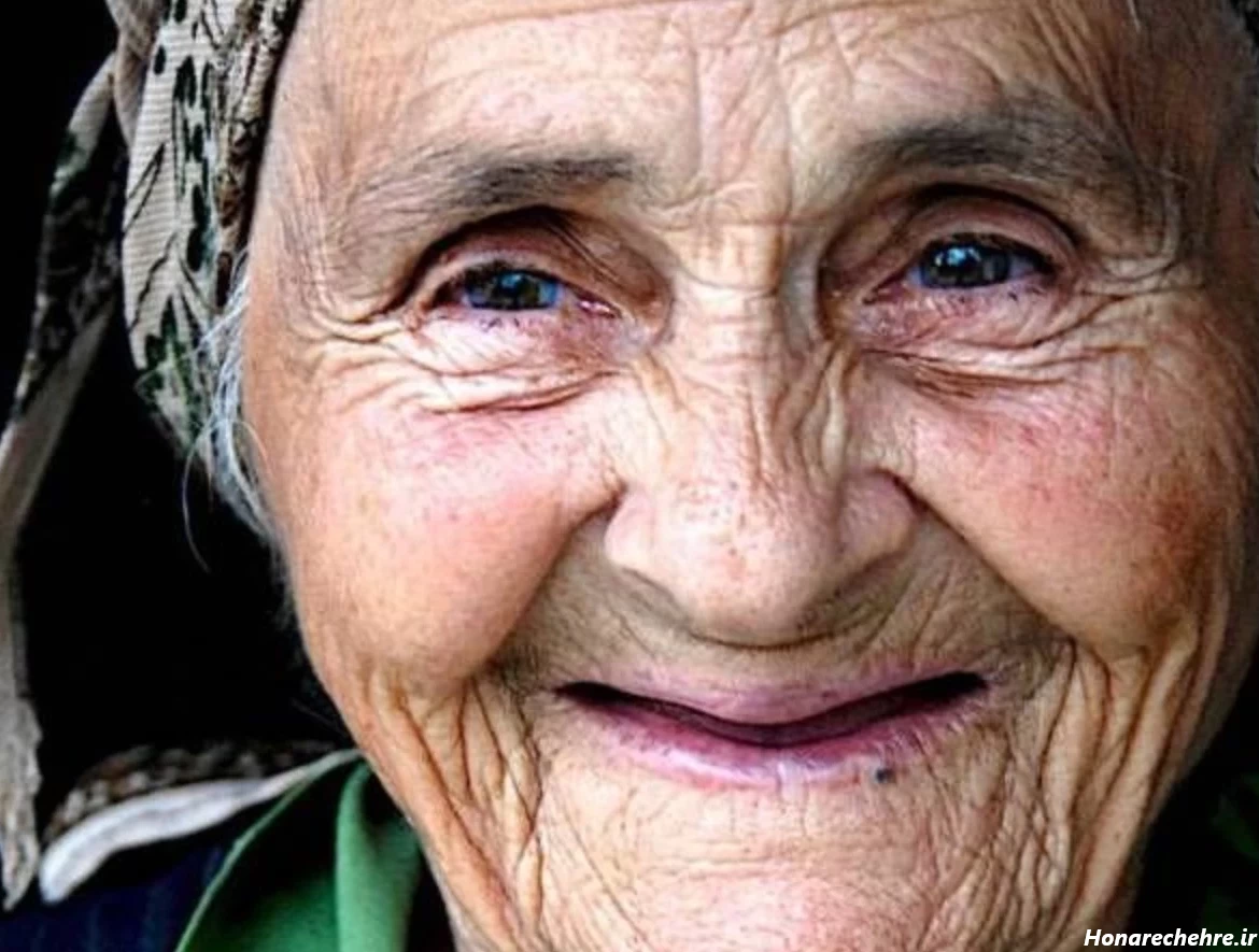 عکس پیر مرد با عصا