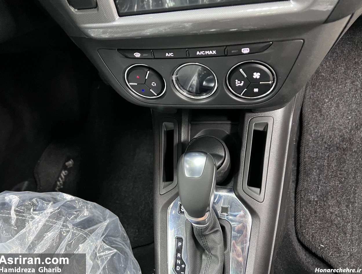 عکس داخل ماشین دنا