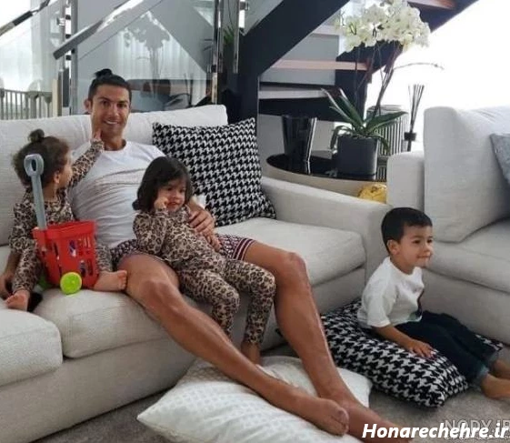 عکس رونالدو با زنش لب به لب