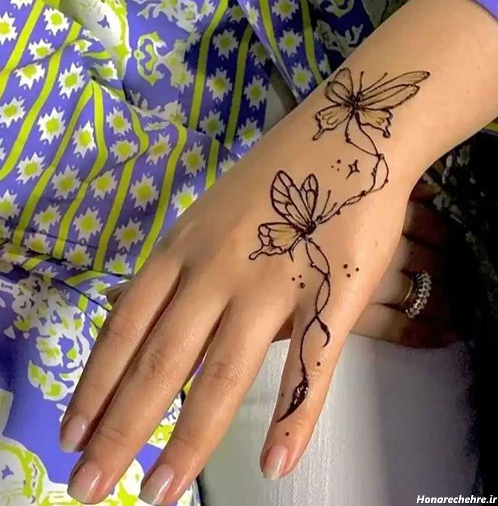 طرح حنا روی پا ساده و شیک