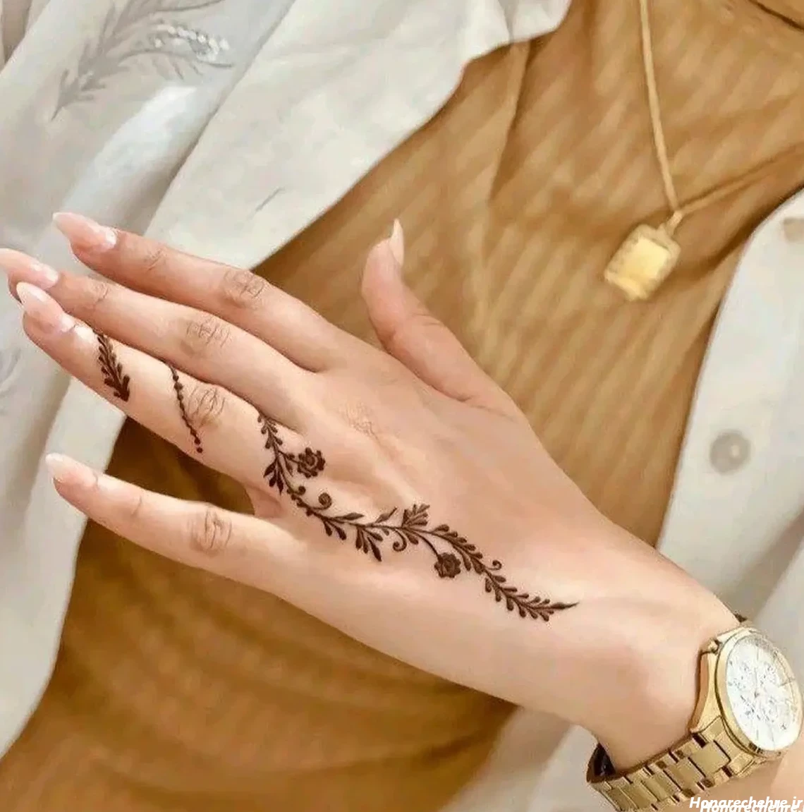 طرح حنا روی پا ساده و شیک