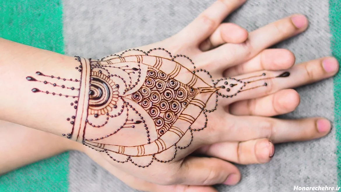 طرح حنا روی پا ساده و شیک
