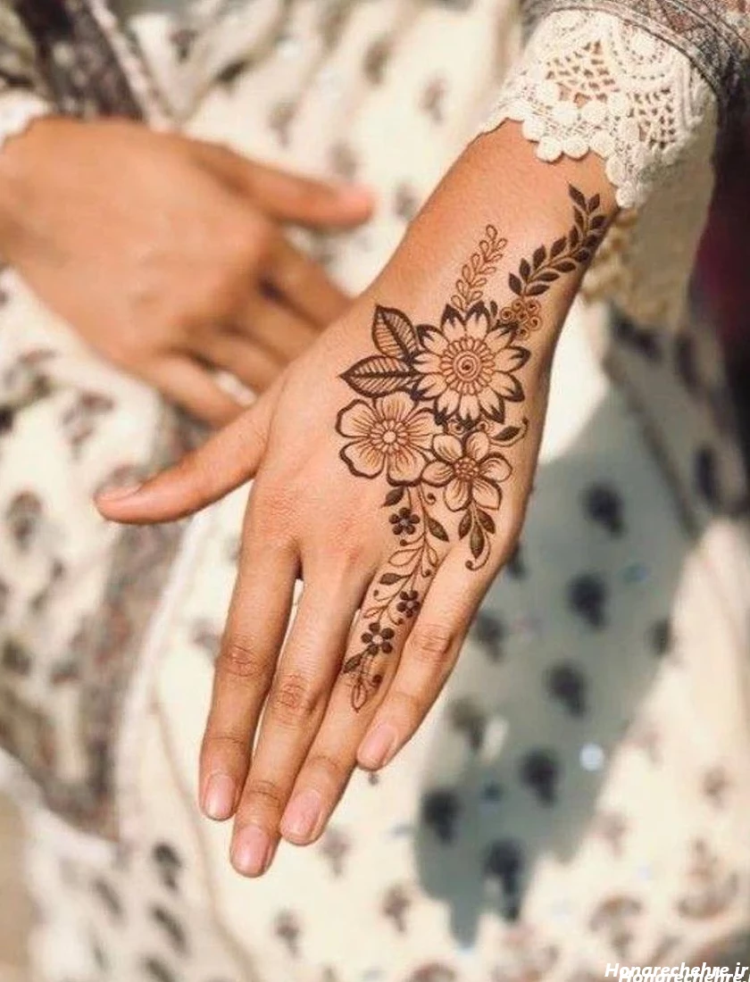 طرح حنا روی پا ساده و شیک