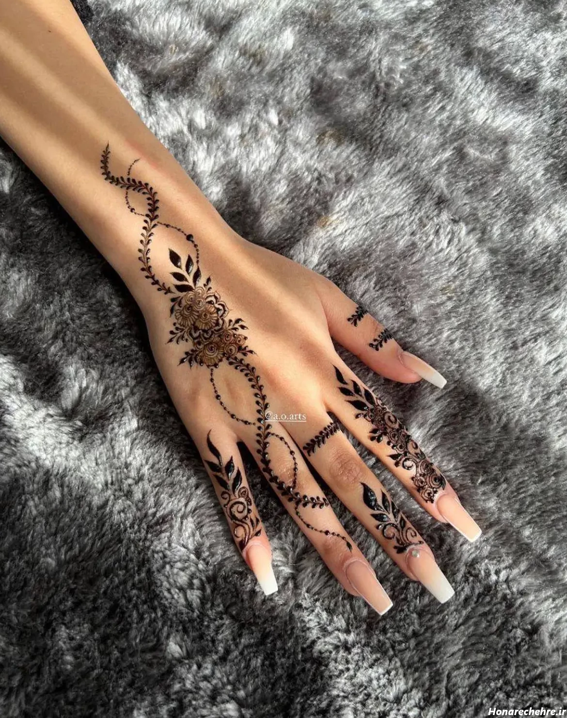طرح حنا روی پا ساده و شیک