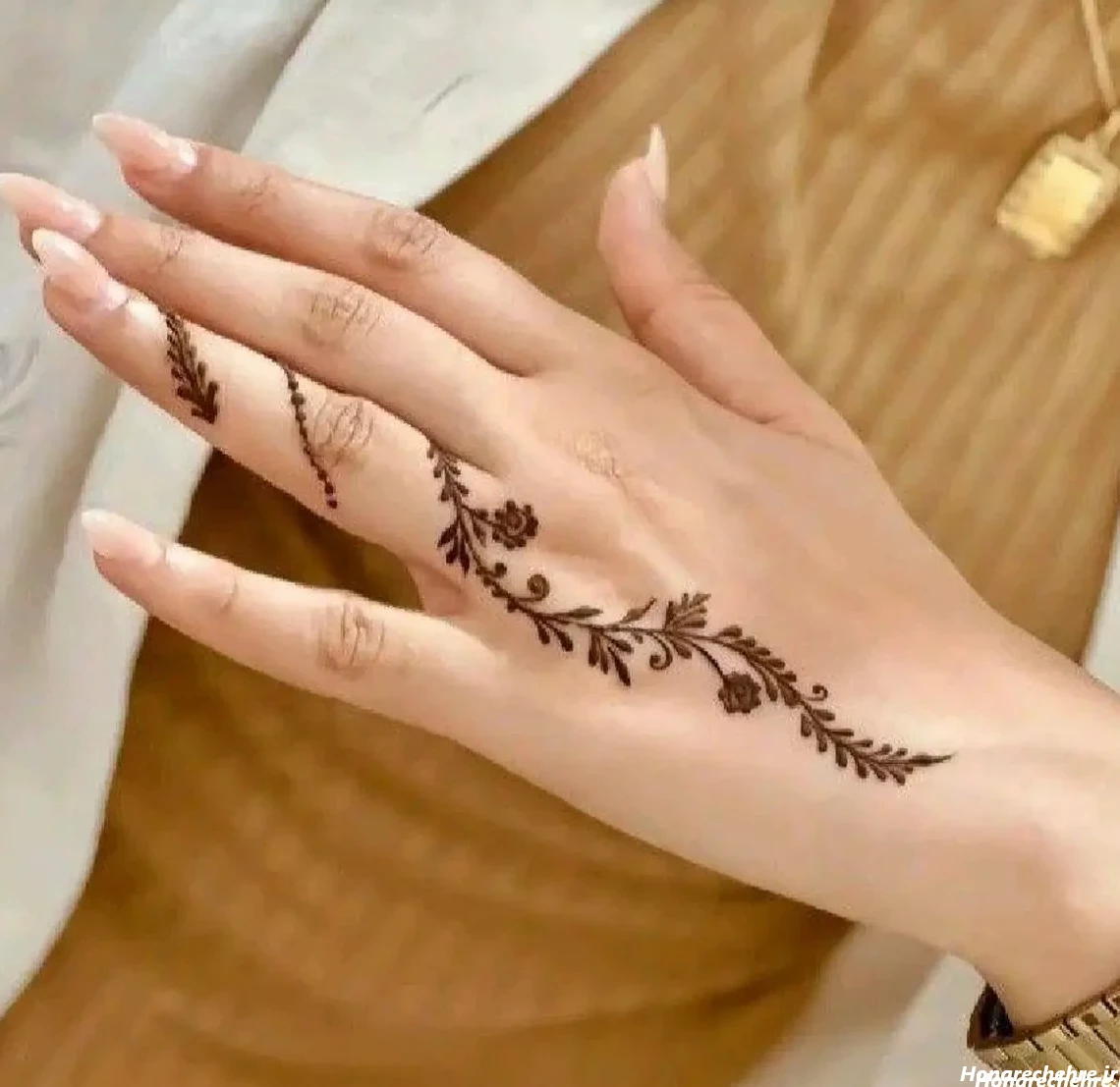 طرح حنا روی پا ساده و شیک