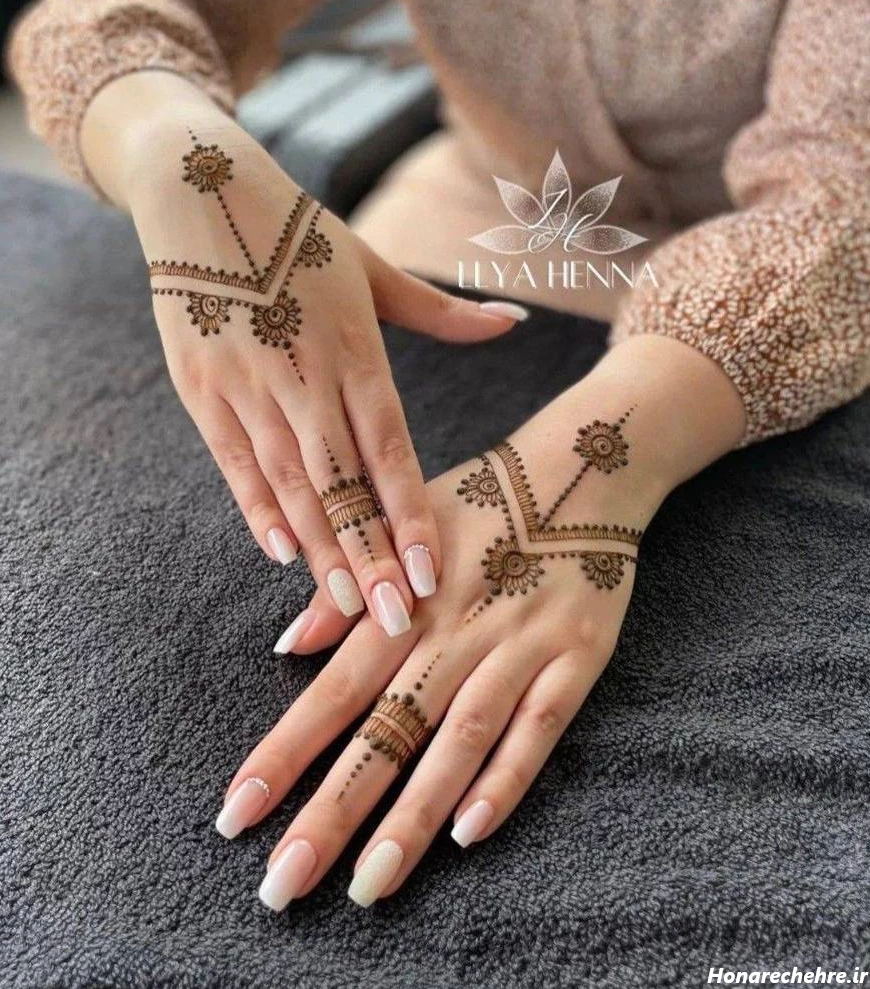 طرح حنا روی پا ساده و شیک