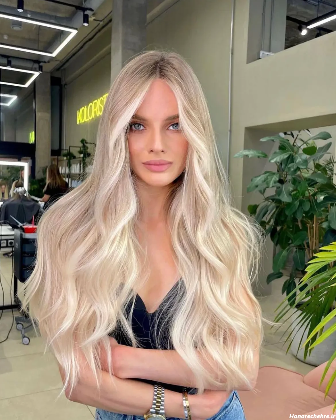 عکس دختر مو بلوند از پشت