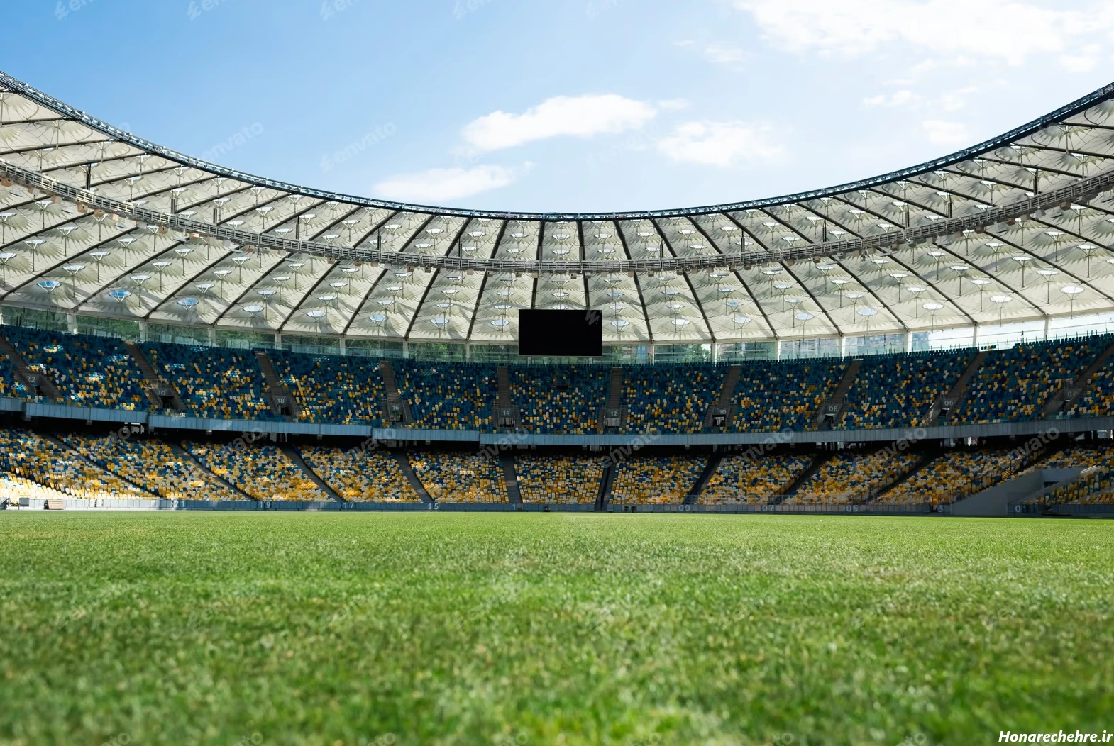 عکس چمن فوتبال طبیعی