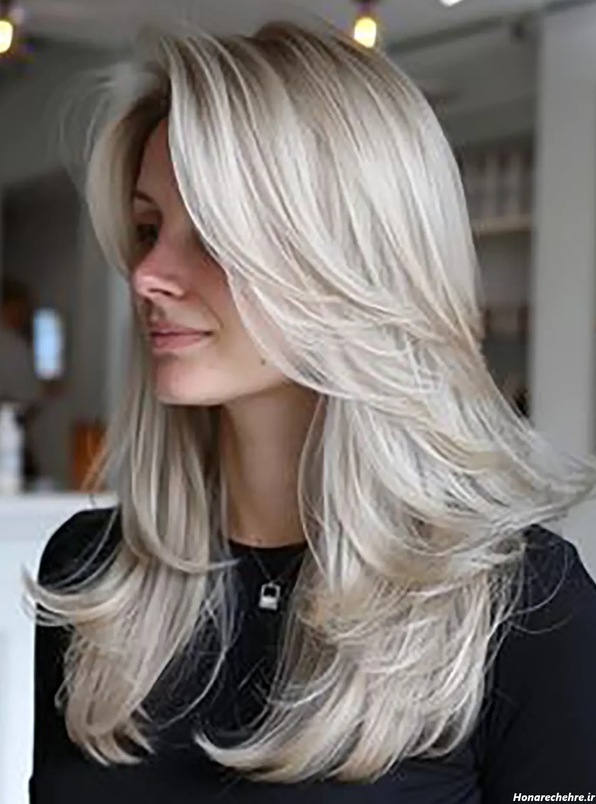 عکس دختر مو بلوند از پشت