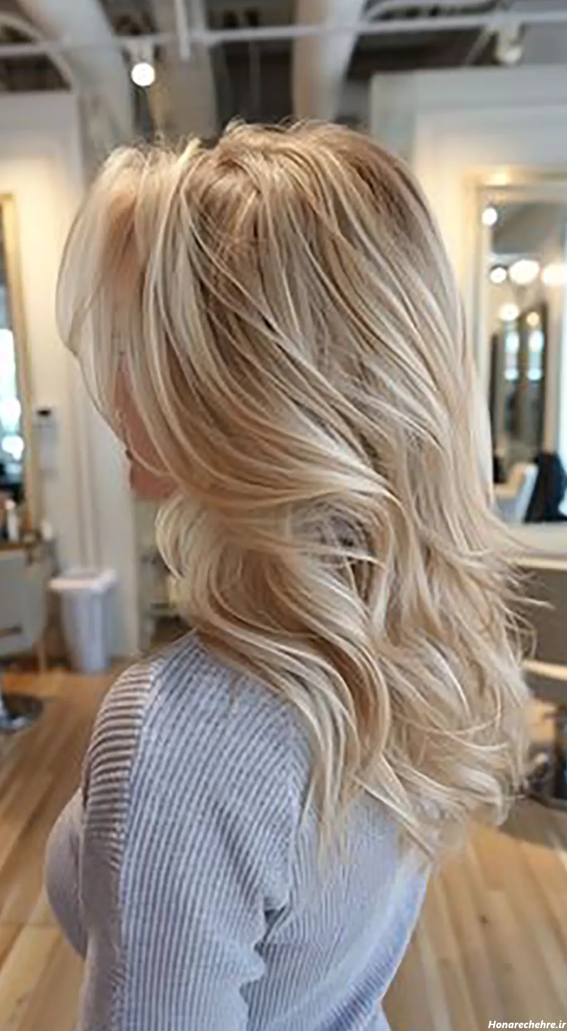 عکس دختر مو بلوند از پشت