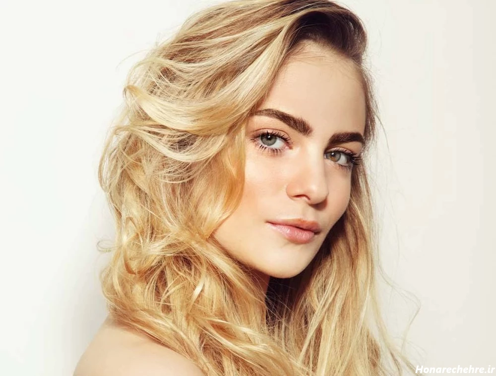 عکس دختر مو بلوند از پشت