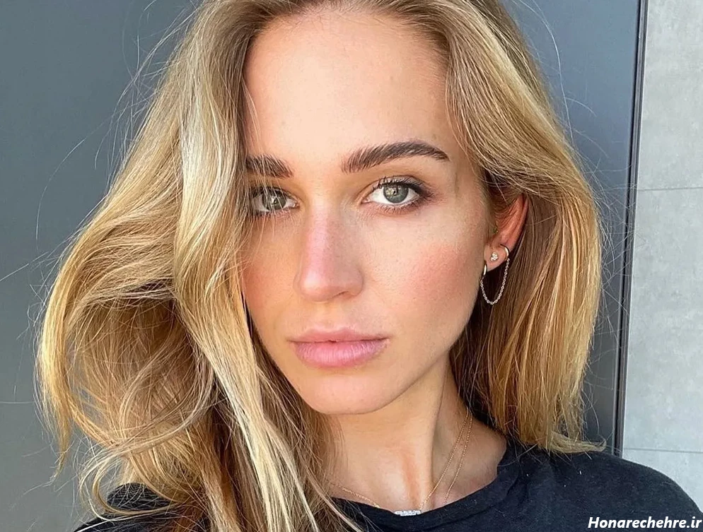 عکس دختر مو بلوند از پشت