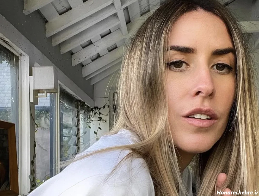 عکس دختر مو بلوند از پشت