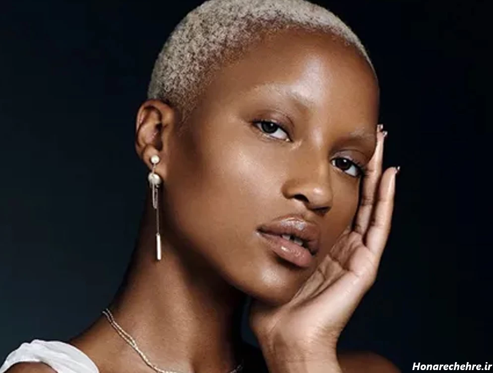 عکس دختر مو بلوند از پشت